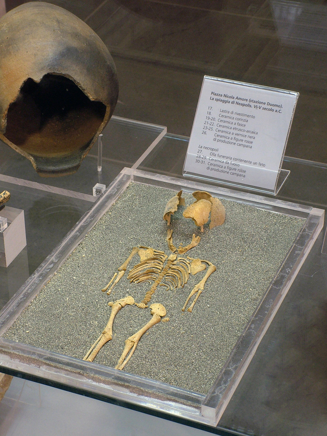 necropoli, area ad uso funerario - Napoli (NA)  (seconda metà V a.C)