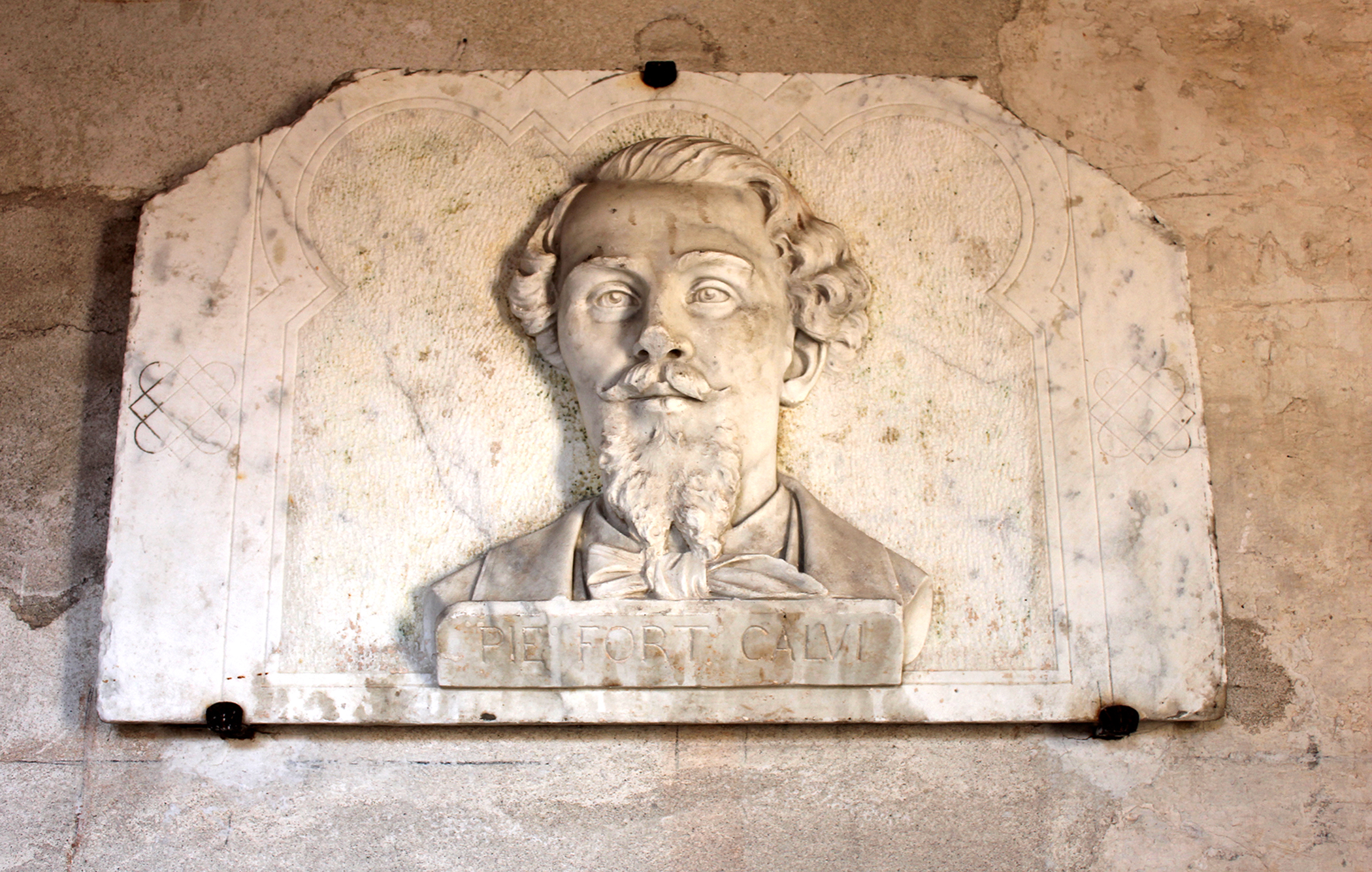 ritratto di Pier Fortunato Calvi (rilievo, frammento) di Miglioretti Pasquale (XX)