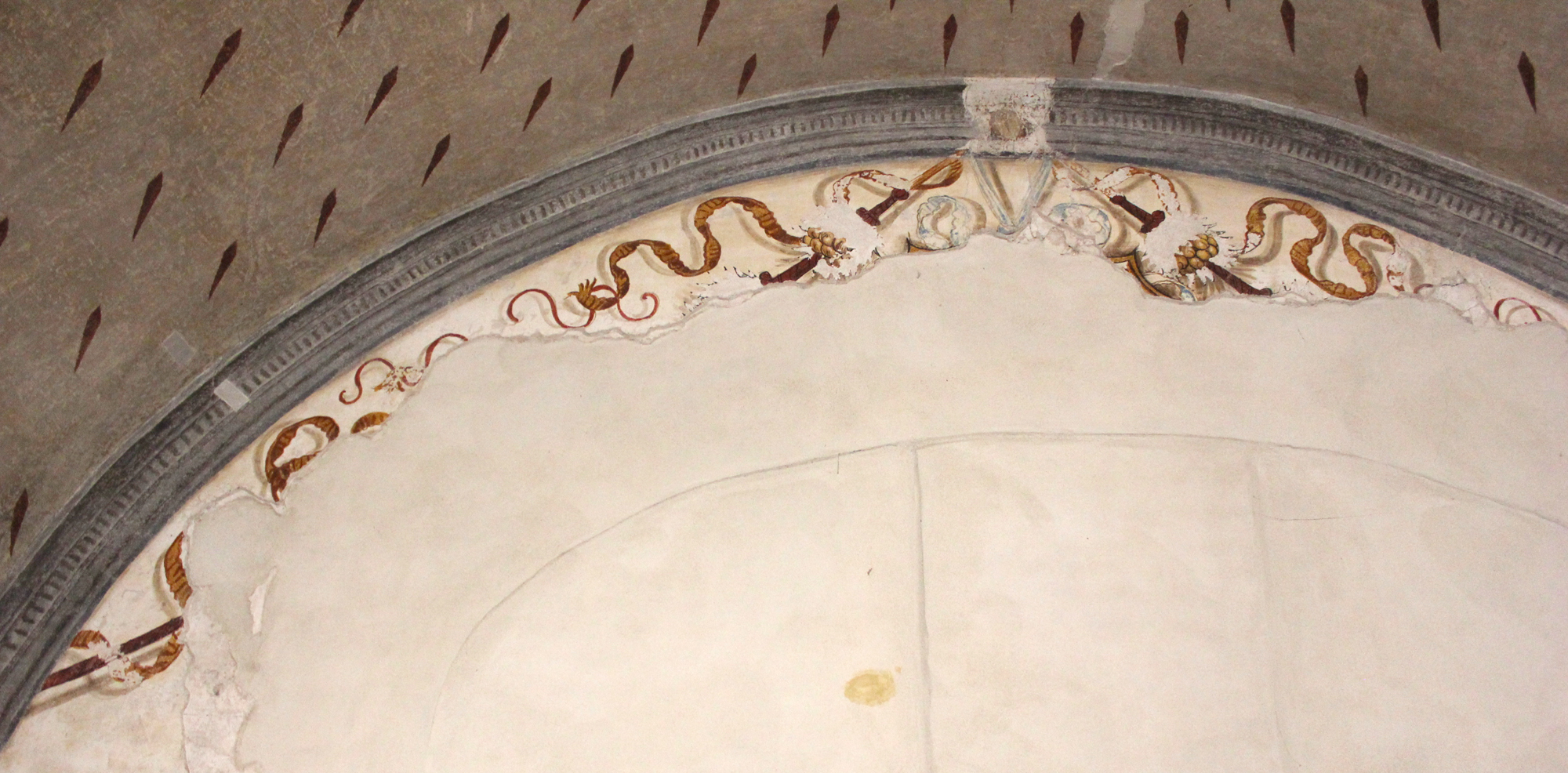 decorazioni ornamentali ad encarpi con elementi araldici e nastri (decorazione pittorica, frammento) - ambito italiano (sec. XVI)