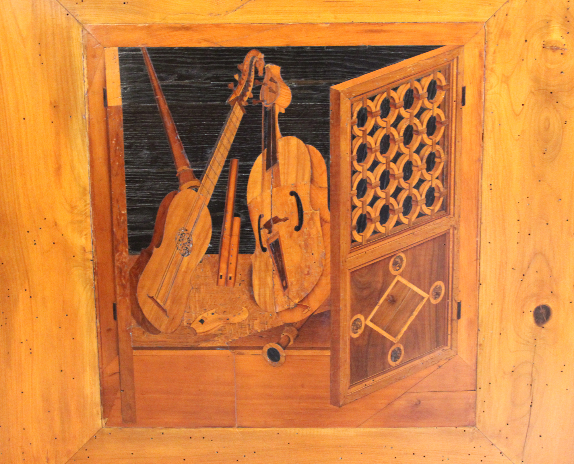 strumenti musicali (decorazione a intarsio, elemento d'insieme) di Mola Antonio (bottega), Mola Paolo (bottega) (sec. XVI)