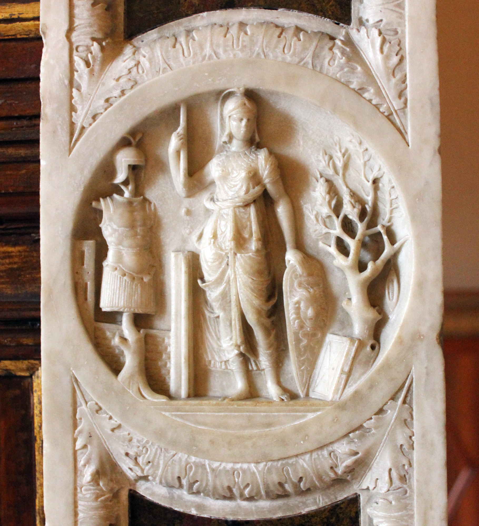 Minerva stante (rilievo, elemento d'insieme) di Ganti Giovanni Cristoforo (e aiuti) (secc. XV/ XVI)