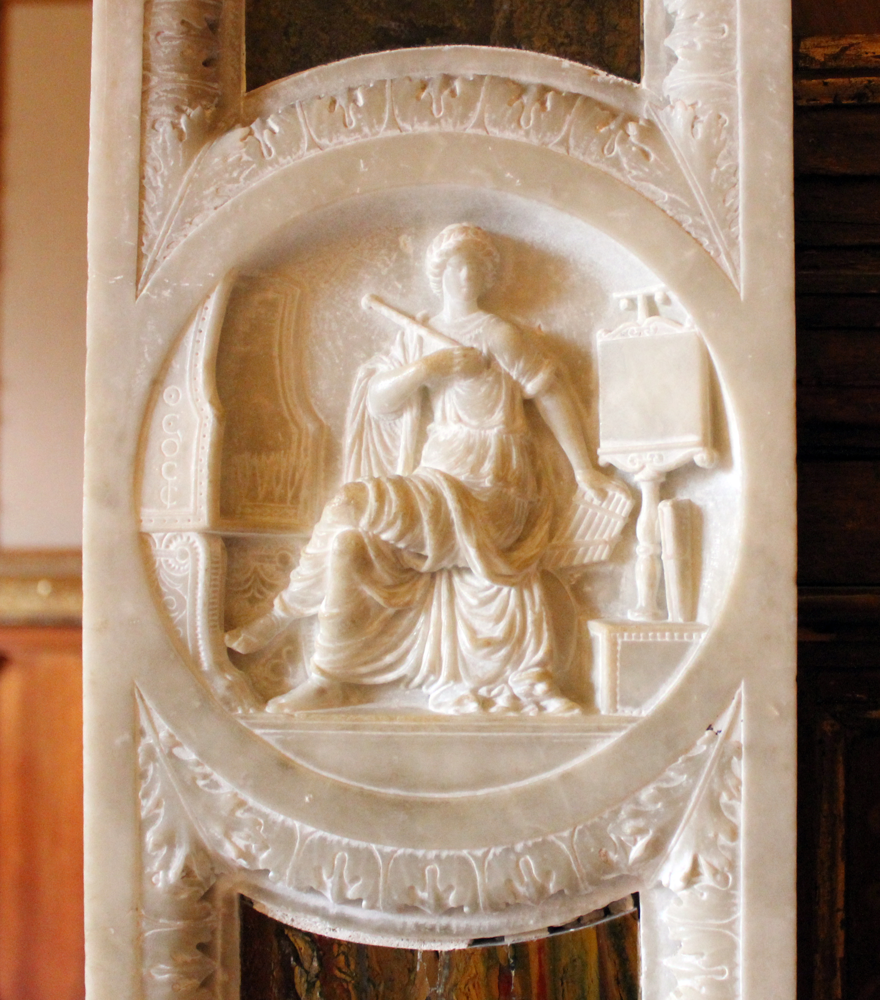 allegoria con figura femminile seduta (rilievo, elemento d'insieme) di Ganti Giovanni Cristoforo (e aiuti) (secc. XV/ XVI)