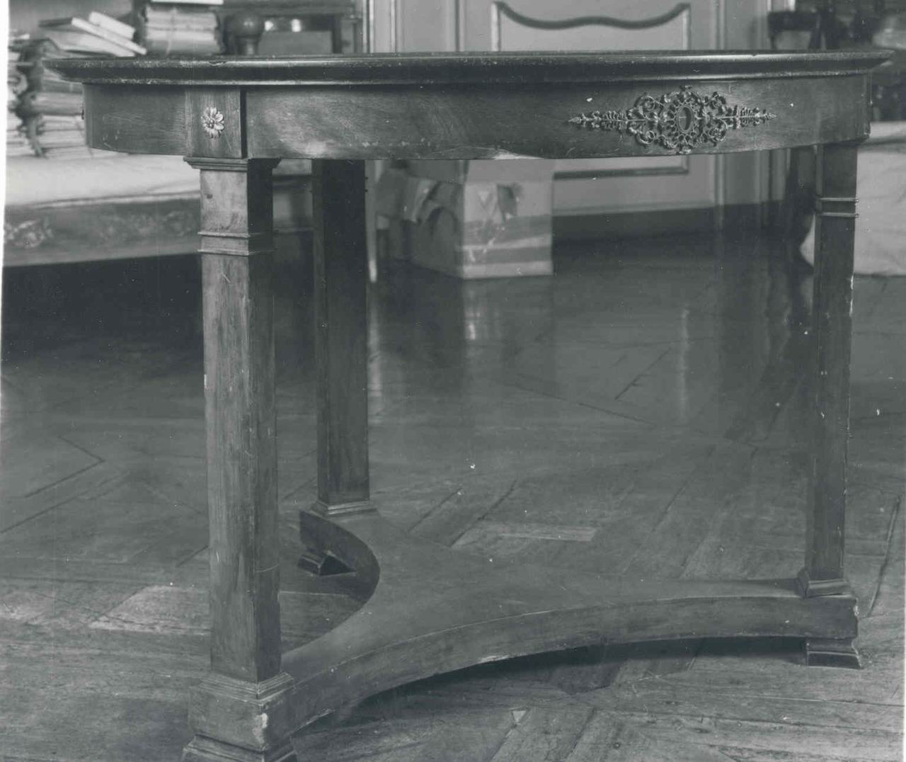 TAVOLO DA CENTRO - ROTONDO, opera isolata - ambito lombardo? (primo quarto sec. XIX)