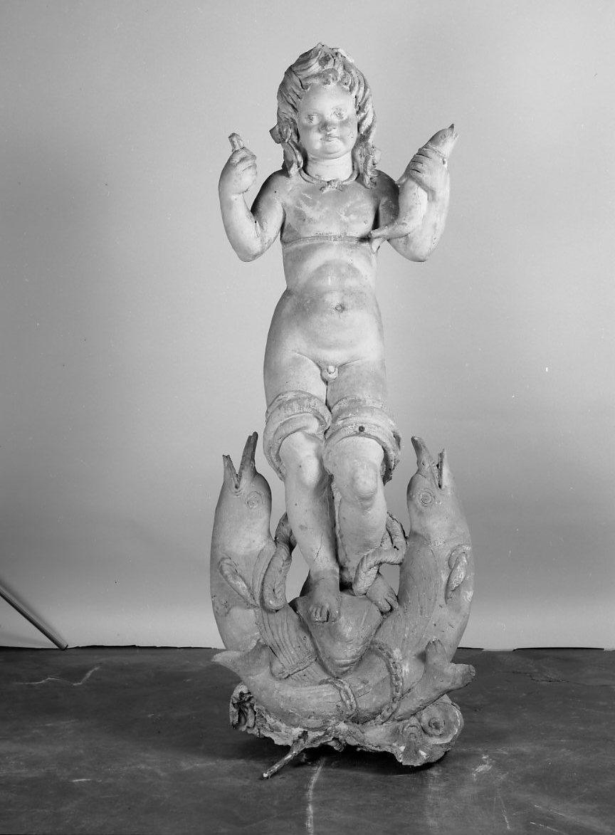 Putto con pesci e delfini (scultura, opera isolata) di Griselli Italo Orlando (sec. XX)