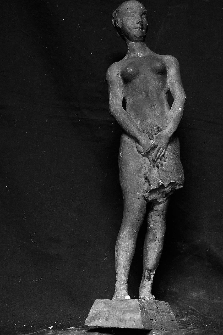 Figura femminile nuda (scultura) di Griselli Italo Orlando (sec. XX)