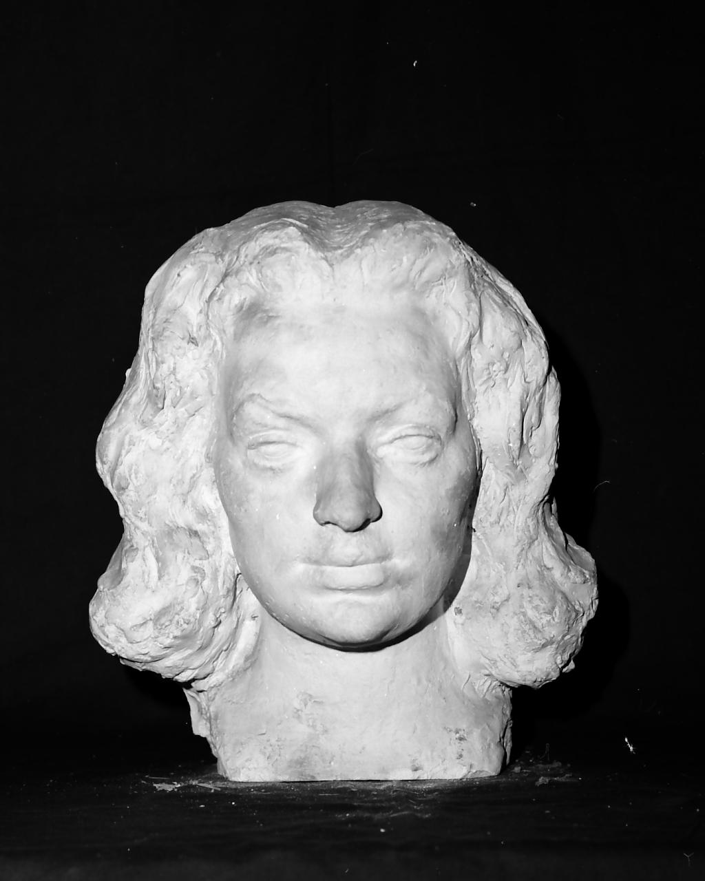 Ritratto di giovane donna (scultura, opera isolata) di Griselli Italo Orlando (sec. XX)