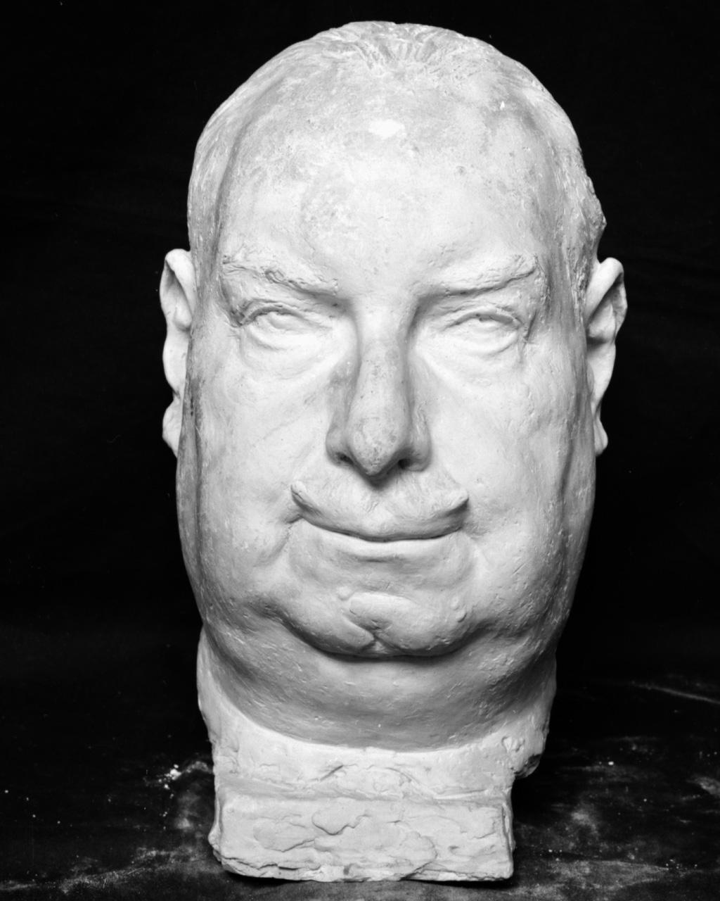 Ritratto maschile (scultura, opera isolata) di Griselli Italo Orlando (sec. XX)