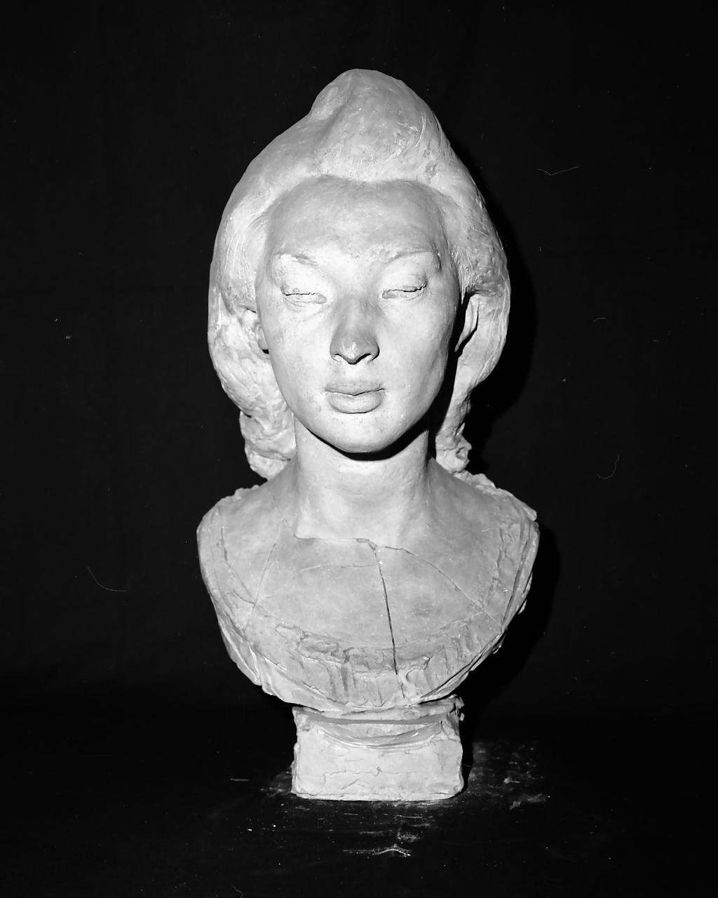 Ritratto femminile (scultura, opera isolata) di Griselli Italo Orlando (sec. XX)