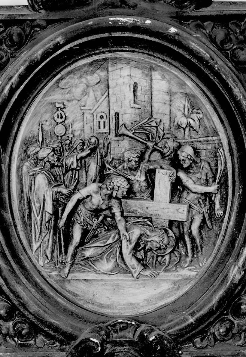 stazione VII: Gesù cade sotto la croce la seconda volta (Via Crucis, elemento d'insieme) - bottega Italia settentrionale (primo quarto sec. XX)