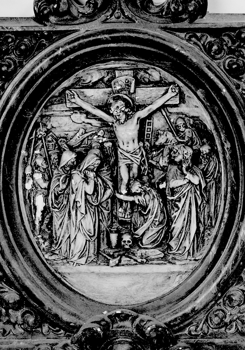 stazione XII: Gesù innalzato e morto in croce (Via Crucis, elemento d'insieme) - bottega Italia settentrionale (primo quarto sec. XX)