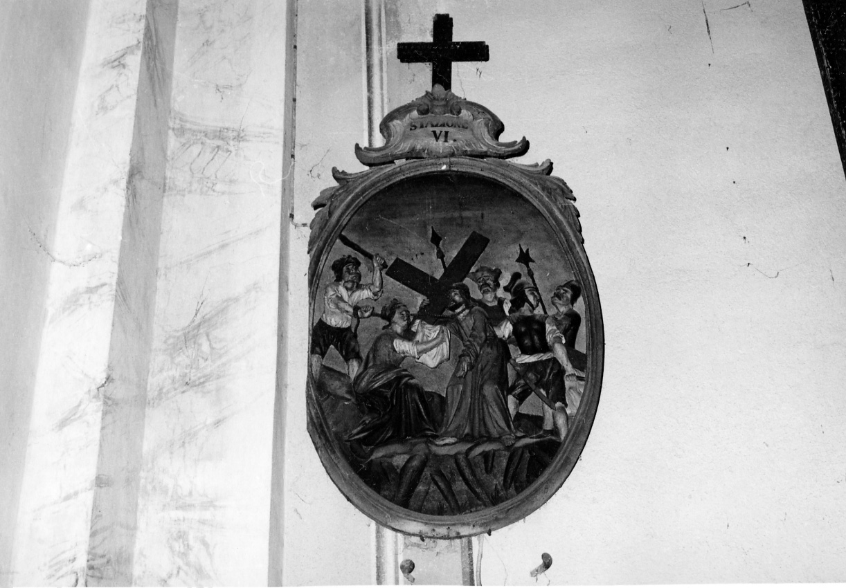 stazione VI: Gesù asciugato dalla Veronica (dipinto, elemento d'insieme) di Serpentiere Pietro Antonio (attribuito) (sec. XVIII)