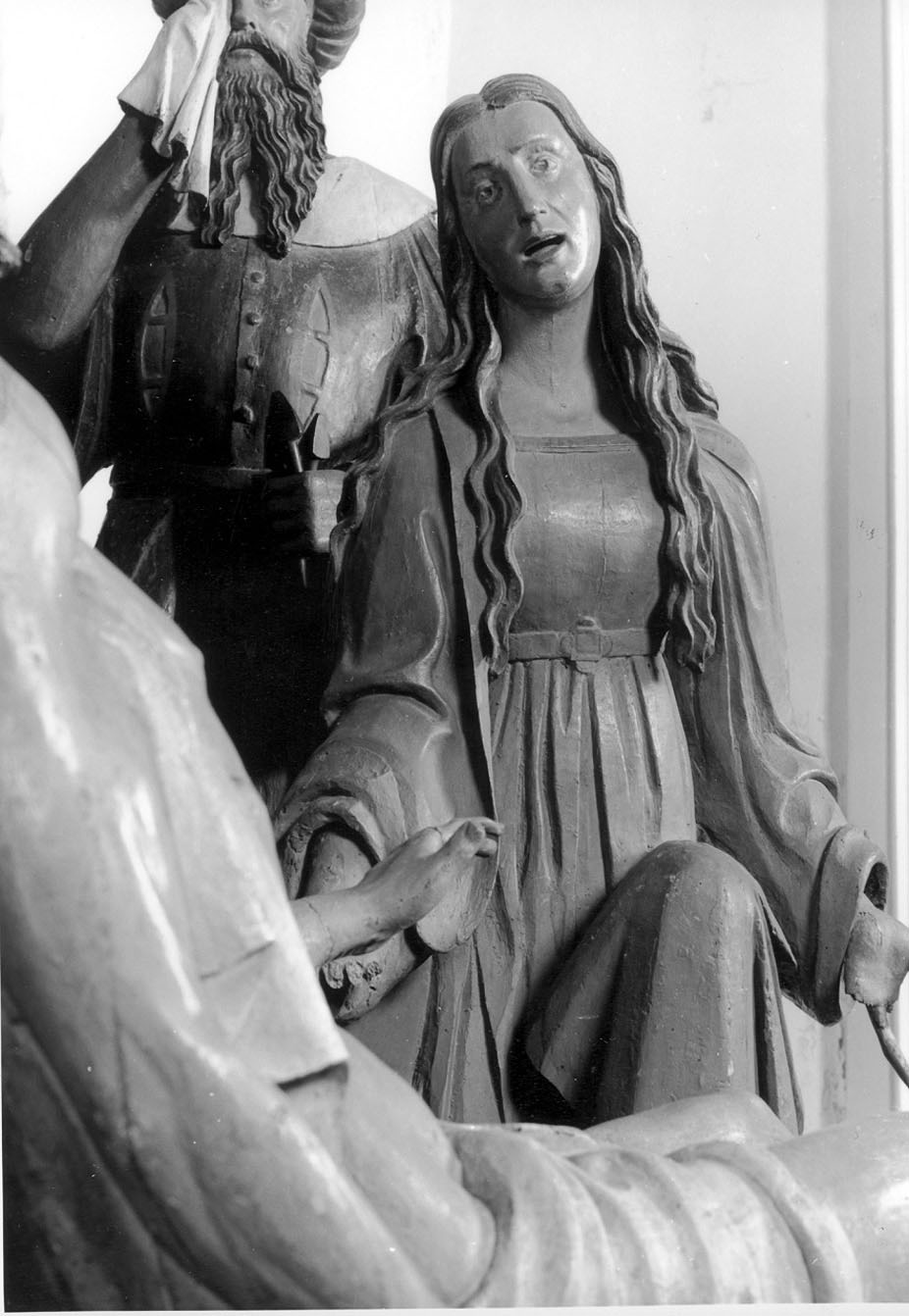 SANTA MARIA MADDALENA AI PIEDI DI CRISTO CROCIFISSO (statua, elemento d'insieme) - bottega lombarda (inizio sec. XVI)