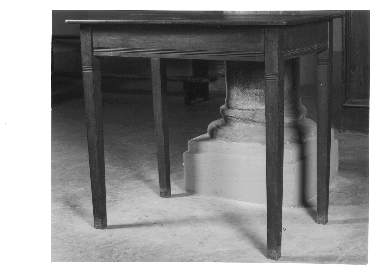 tavolino, opera isolata - bottega piemontese (prima metà sec. XX)
