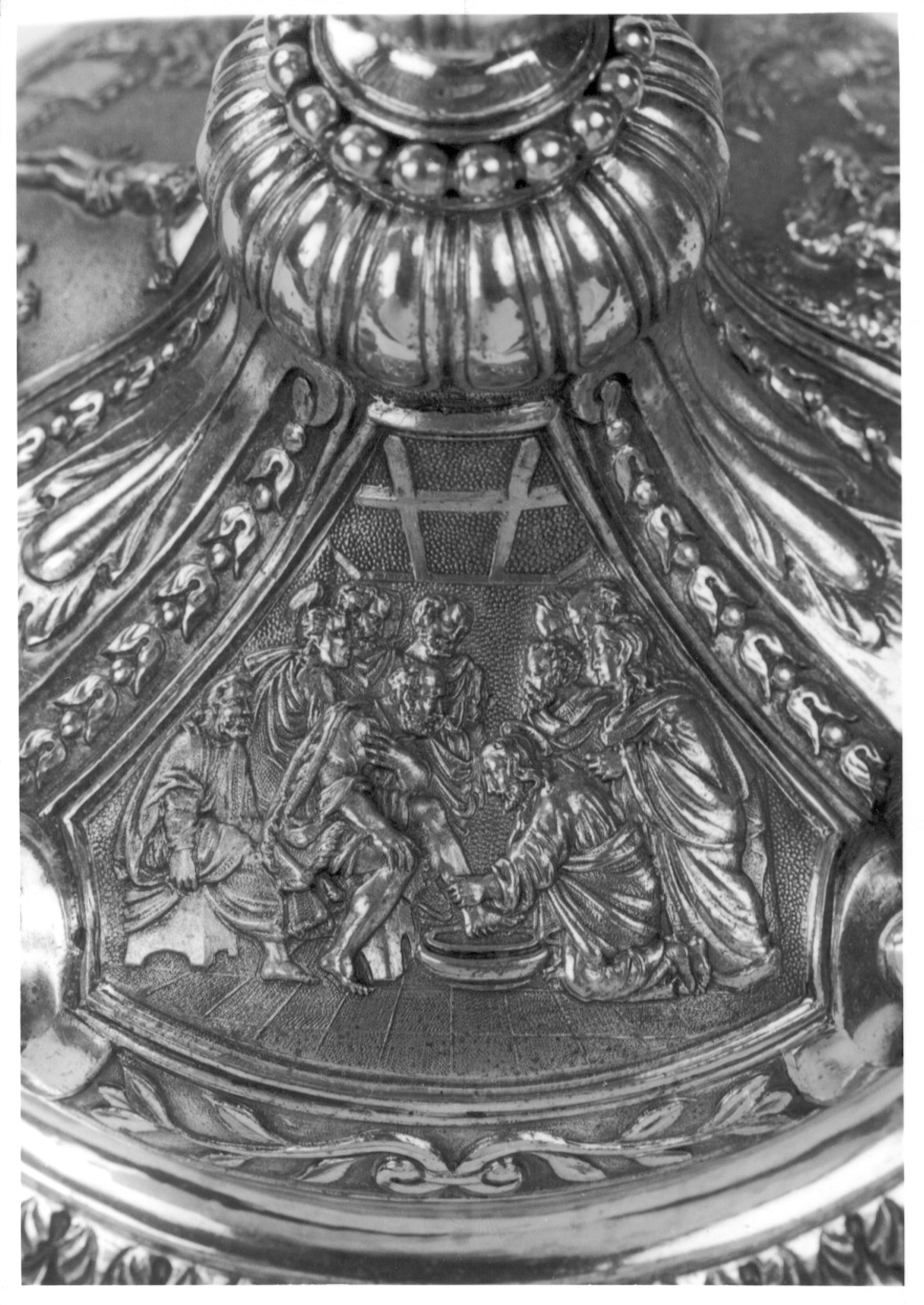 Lavanda dei piedi, Cristo lava i piedi degli apostoli (decorazione plastica) di Tribocco Pietro (metà sec. XIX)