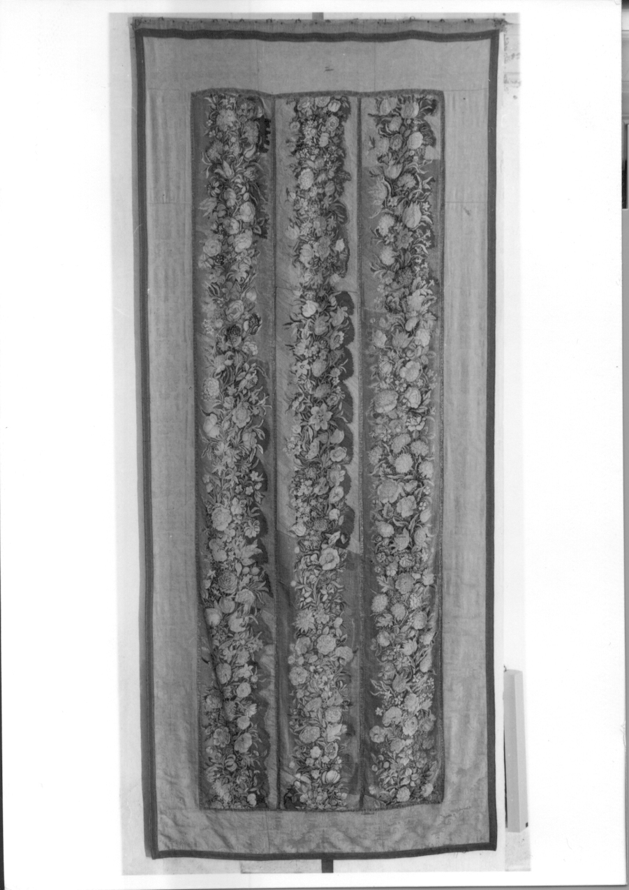 motivi decorativi floreali (parato da chiesa, opera isolata) - manifattura lombardo-piemontese (ultimo quarto sec. XVII)