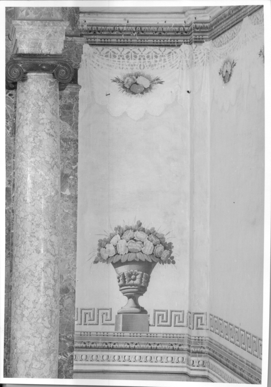 vaso con fiori (decorazione pittorica, complesso decorativo) di Sartirana Andrea (attribuito) (secondo quarto sec. XIX)