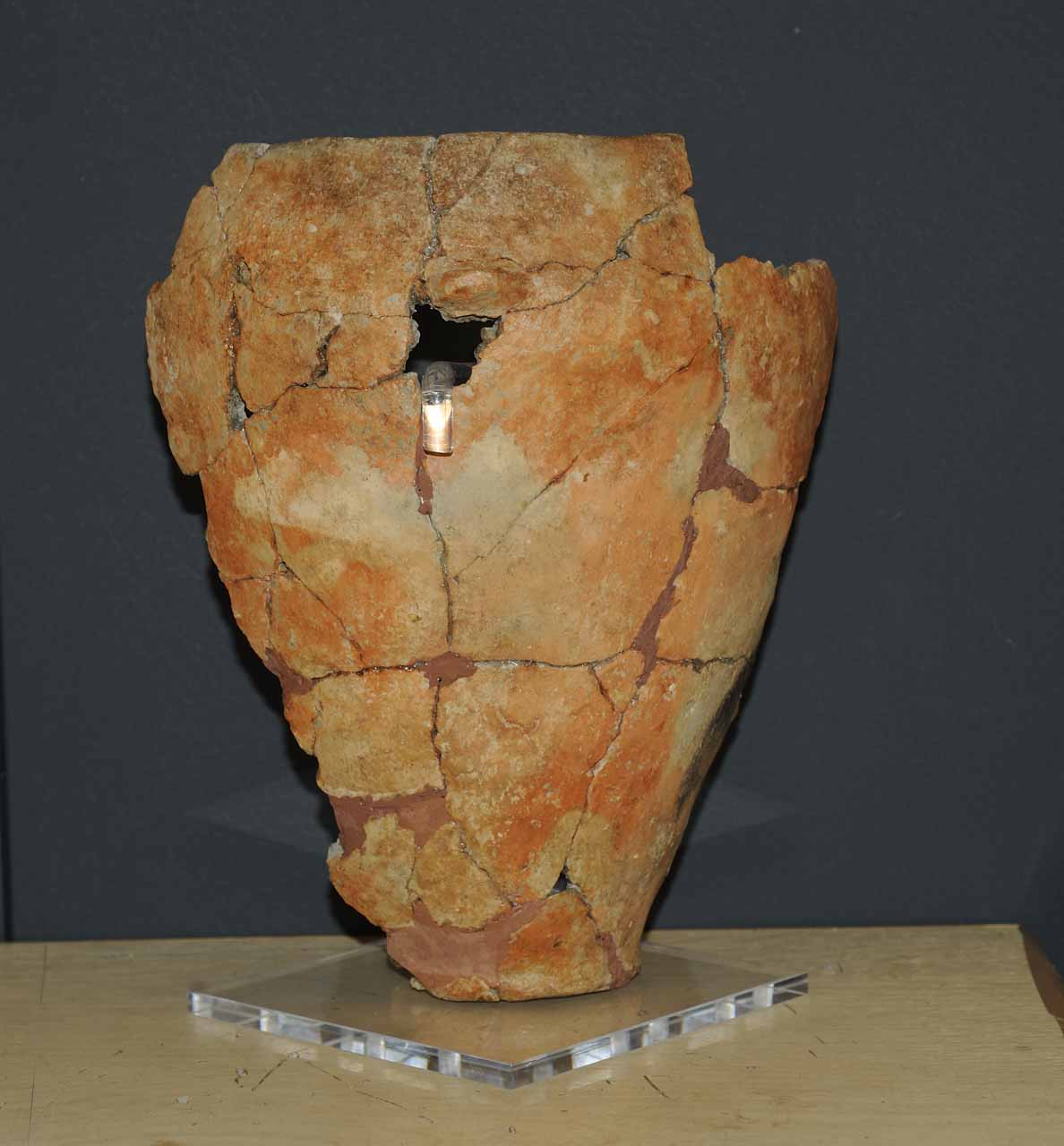 vaso/ troncoconico - Facies palafitticolo-terramaricola (fine/ inizio Età del bronzo antico-medio)