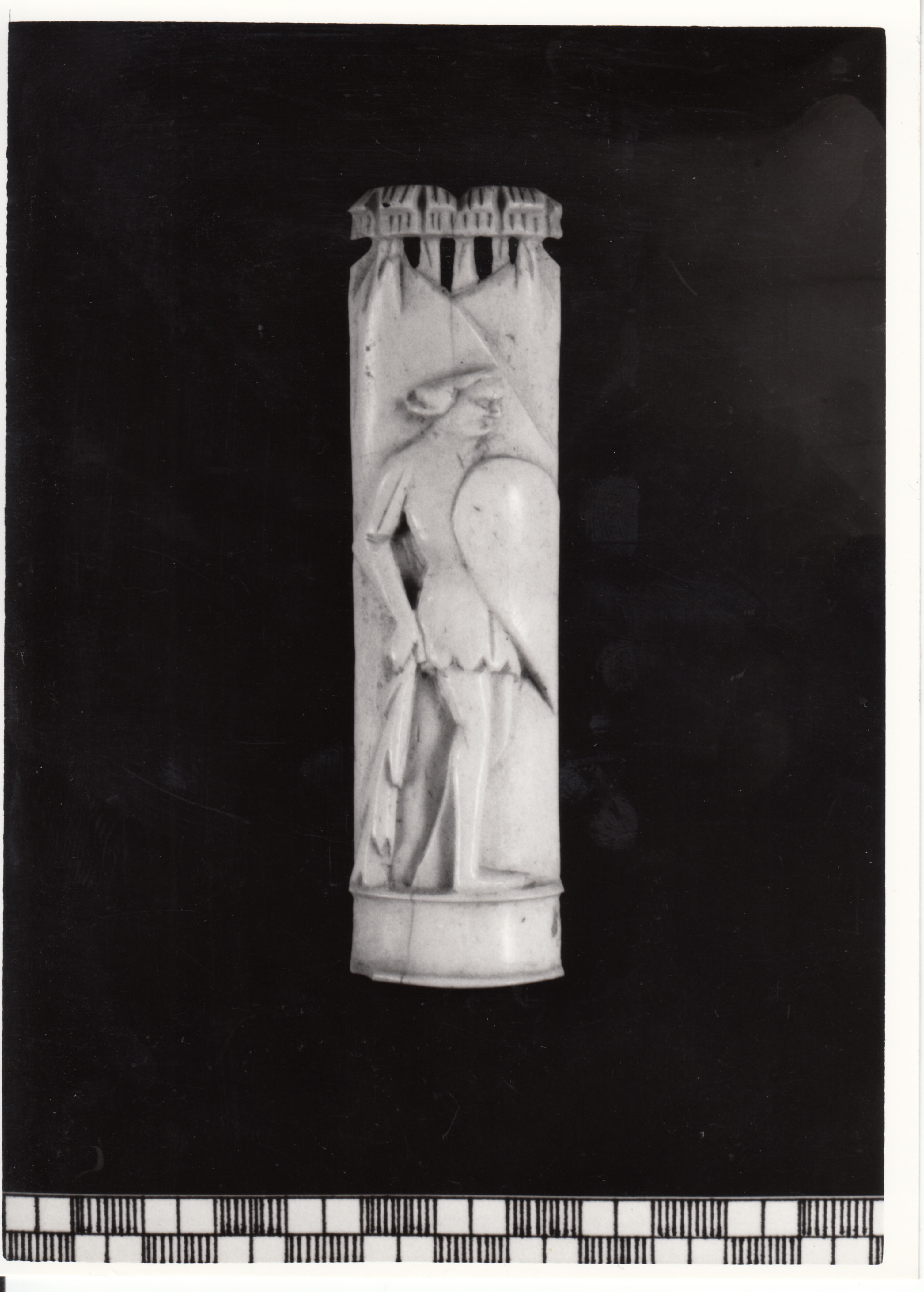 Figura maschile con clava e scudo, Figura allegorica delle Virtù cardinali (placchetta di cofanetto, opera isolata) di Bottega degli Embriachi (bottega) (primo quarto XV)