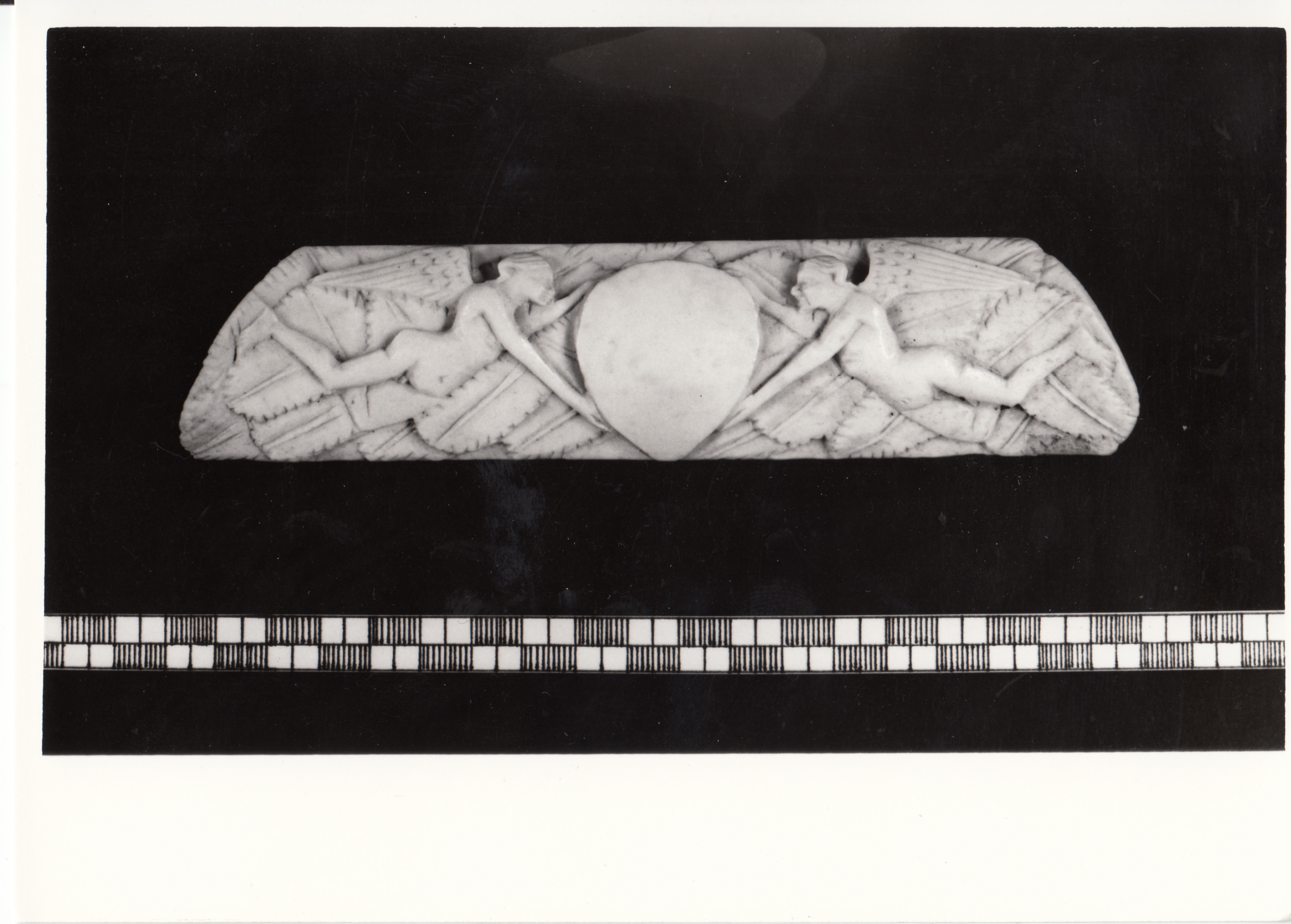 Geni alati affrontati (placchetta di cofanetto, opera isolata) di Bottega degli Embriachi (bottega) (primo quarto XV)