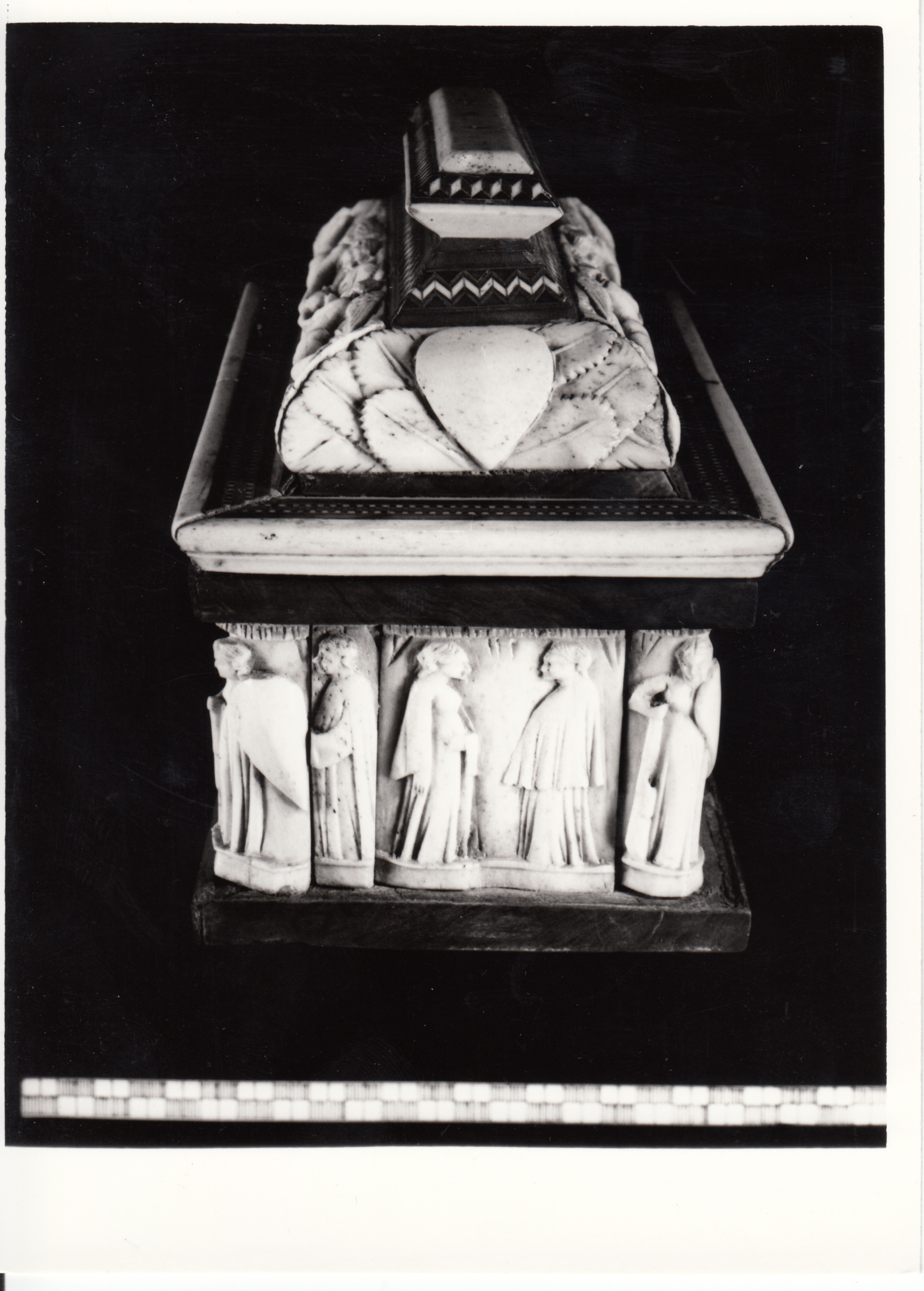Figure affrontate (cofanetto, opera isolata) di Bottega degli Embriachi (bottega) (primo quarto XV)