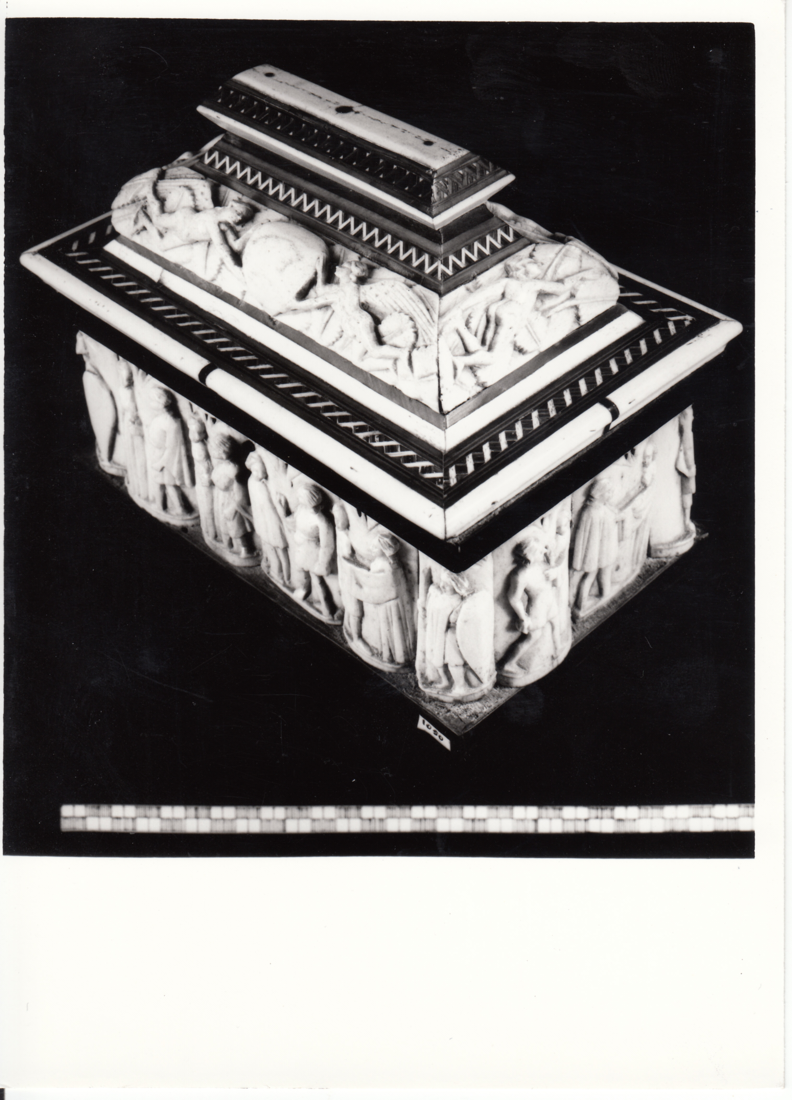 Figure affrontate (cofanetto, opera isolata) di Bottega degli Embriachi (bottega) (primo quarto XV)