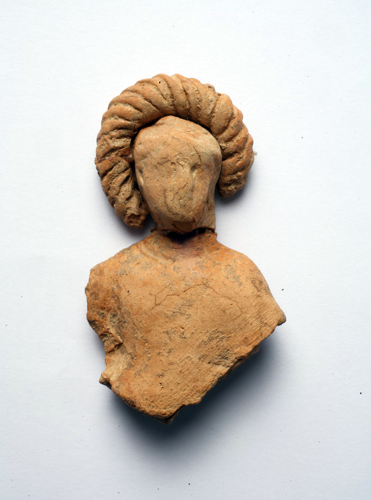 Figura femminile stante (statuetta votiva) - produzione locale (secc. III/ II a.C)