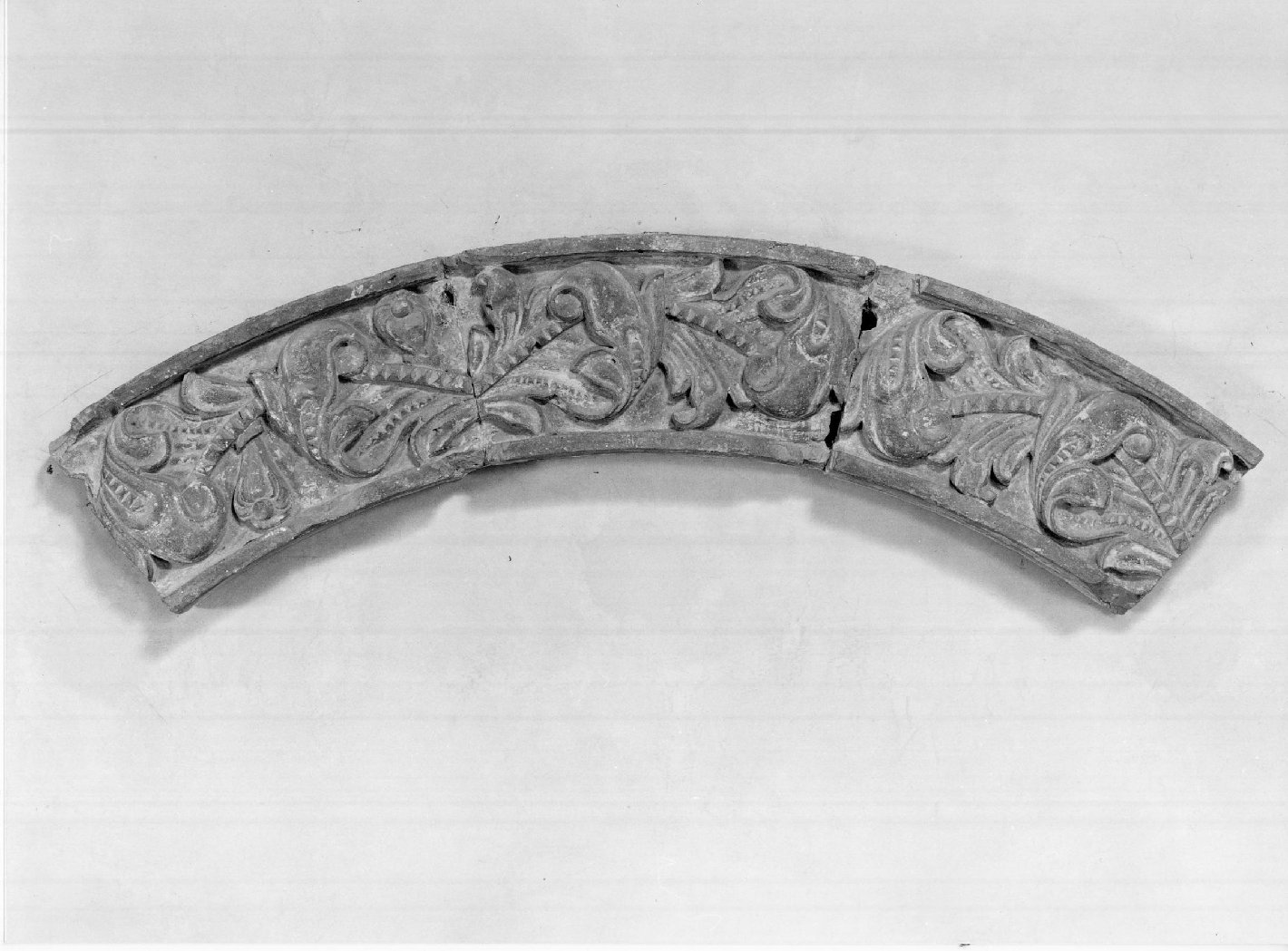 fregio di soprarco (cornice architettonica, frammento) - manifattura mantovana (sec. XIV)