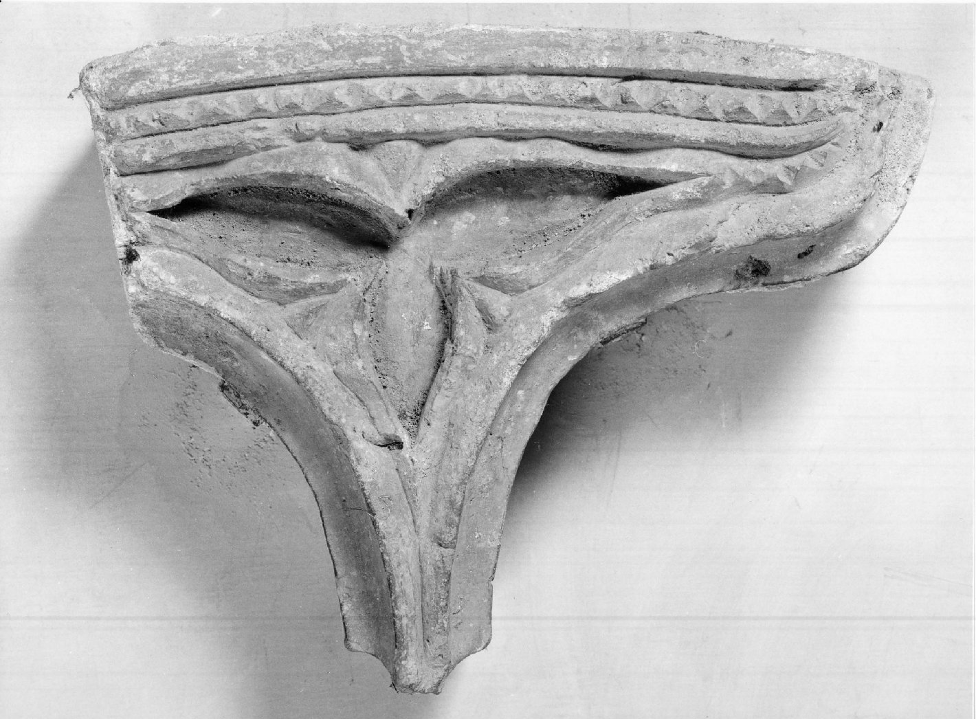 cornice architettonica, frammento - manifattura mantovana (sec. XIV)