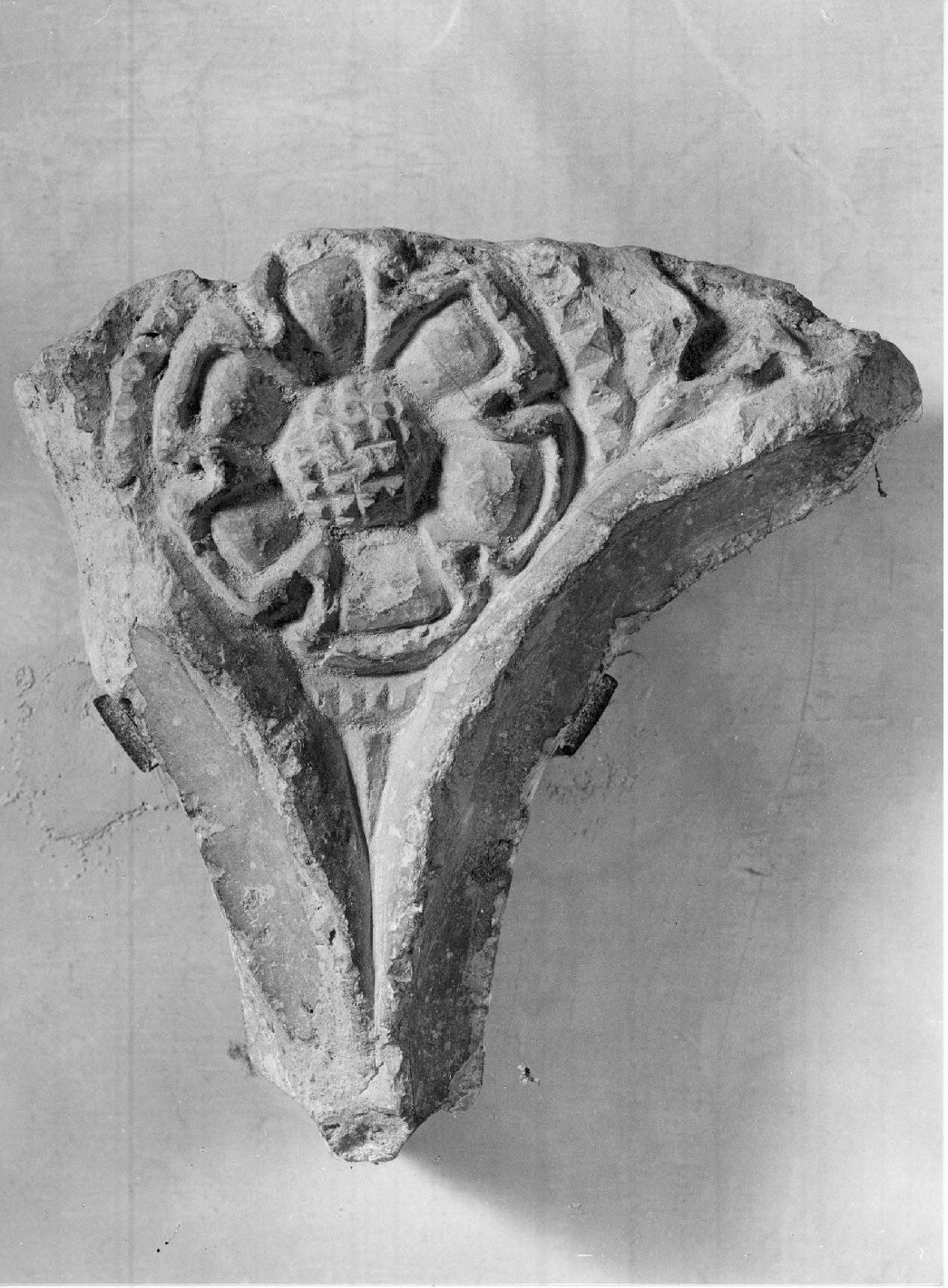 cornice architettonica, frammento - manifattura mantovana (sec. XIV)