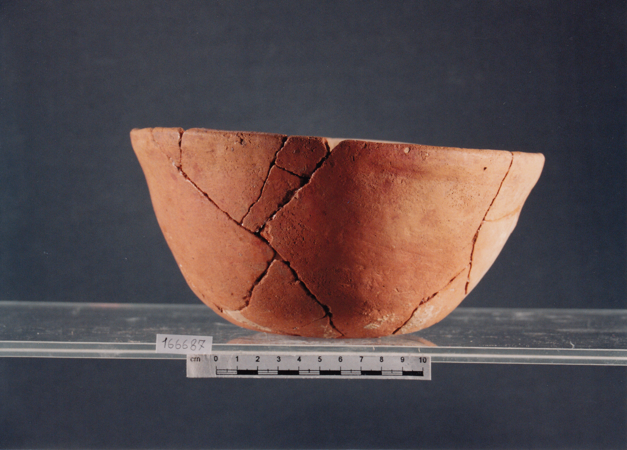 ciotola - civiltà nuragica (IX-VIII sec. a.C)