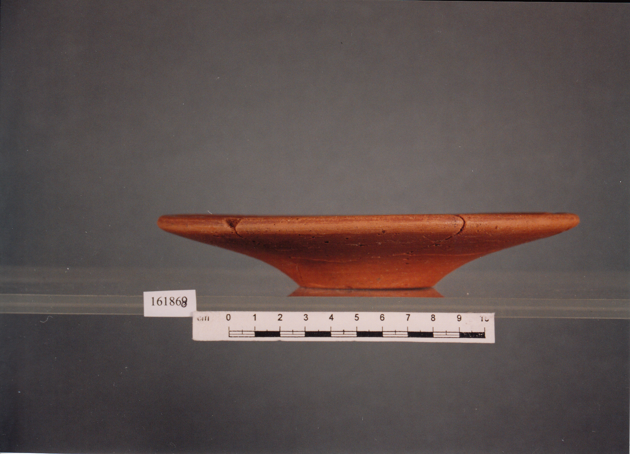 piatto, forma 1, piatto ombelicato - civiltà fenicia (VII sec. a.C)