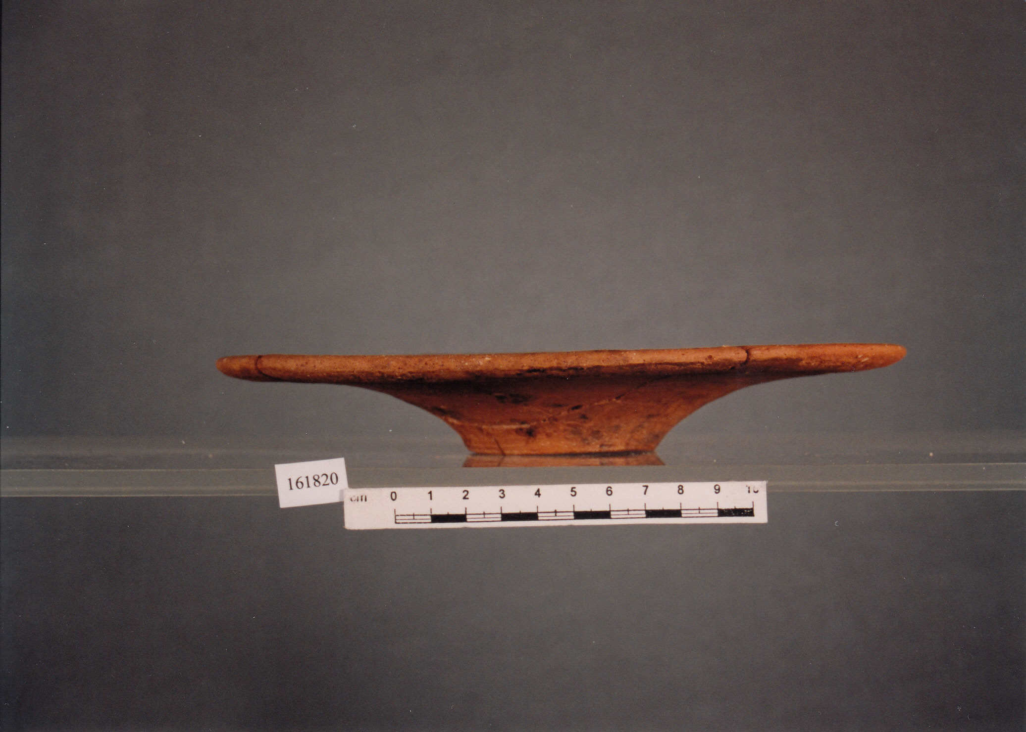 piatto, forma 1, piatto ombelicato - civiltà fenicia (VII sec. a.C)