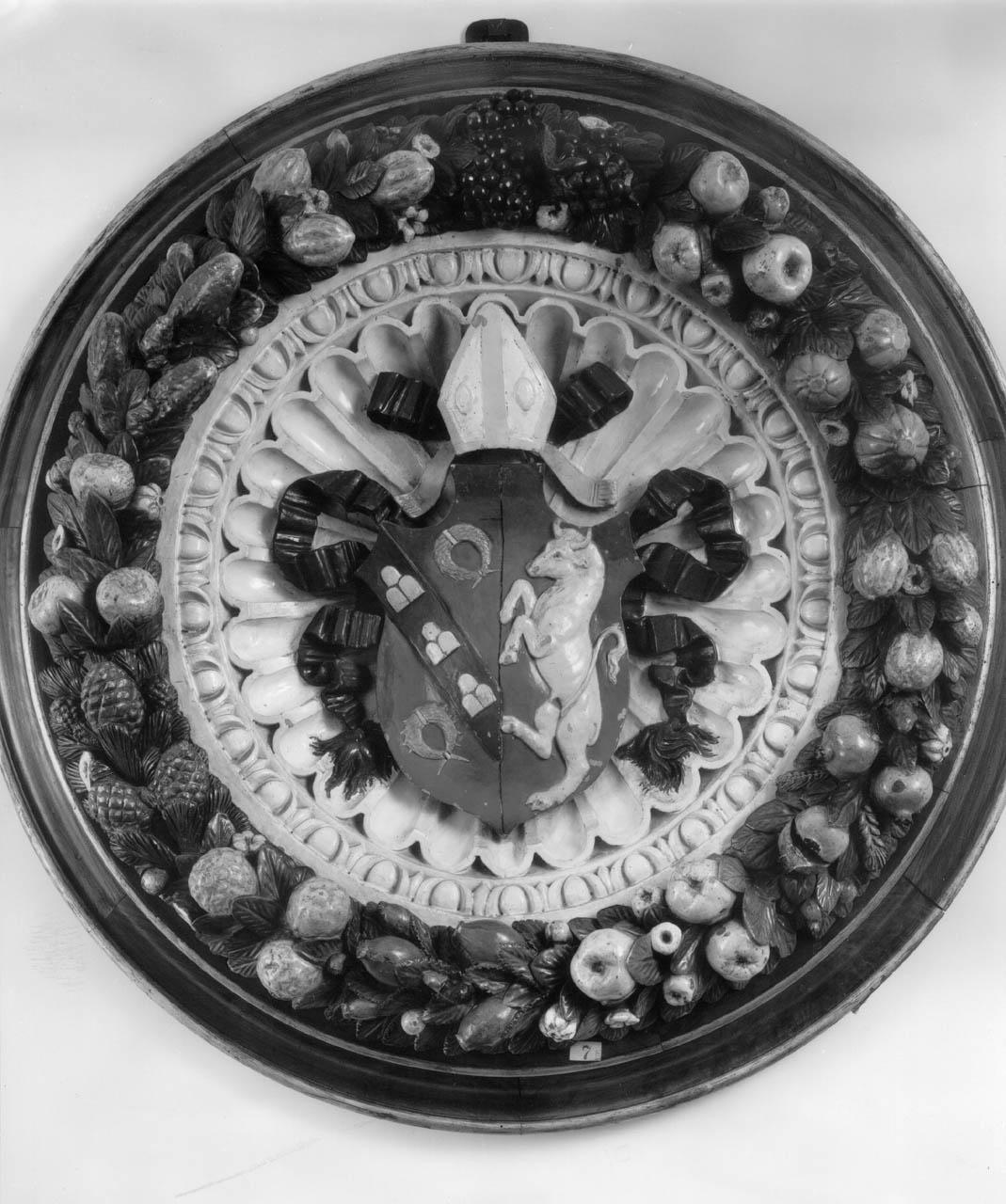 stemma gentilizio (rilievo) - manifattura fiorentina (seconda metà sec. XVI)