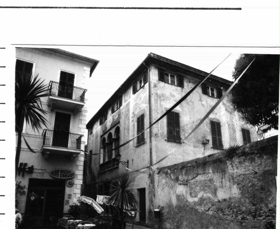 Palazzo del comandante (palazzo, nobile) - Loano (SV)  (XVI)
