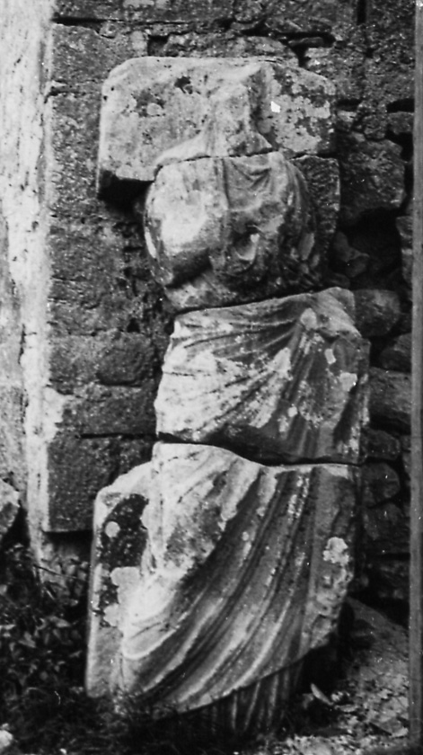 statua/ femminile (seconda metà II a.C)