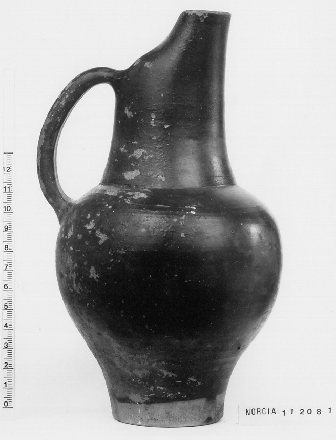 oinochoe (fine/ metà IV sec. a.C./ III sec. a.C)