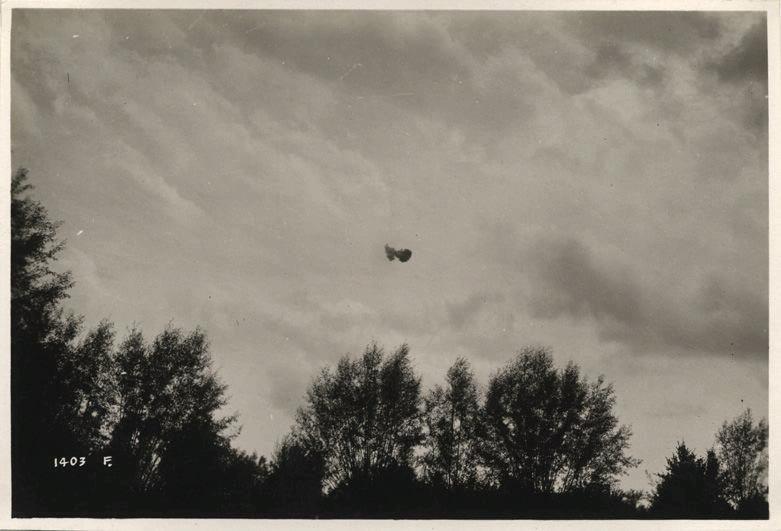 Veneto - shrapnel - esplosioni - artiglieria - 1918 (positivo) di Marzocchi, Luigi (primo quarto XX)