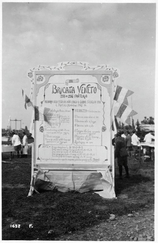 Veneto - Treviso - Brigata Veneto - festeggiamenti - celebrazioni - cartelloni - programmi - bandiere - 1918 (positivo) di Marzocchi, Luigi (primo quarto XX)