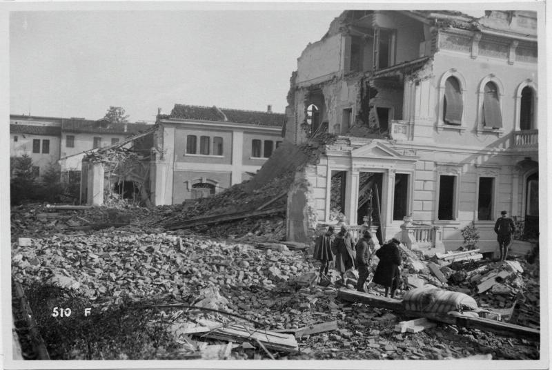 Treviso - Villa Coletti - bombardamenti - incursioni aeree - rovine - macerie - 1918 (positivo) di Marzocchi, Luigi (primo quarto XX)