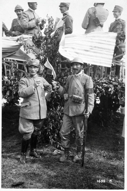 Veneto - Treviso - Brigata Veneto - soldati - comandanti - fanti - 1918 (positivo) di Marzocchi, Luigi (primo quarto XX)