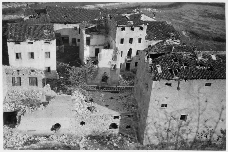 Valdastico - Barcarola - rovine - macerie - case - 1918 (positivo) di Marzocchi, Luigi (primo quarto XX)