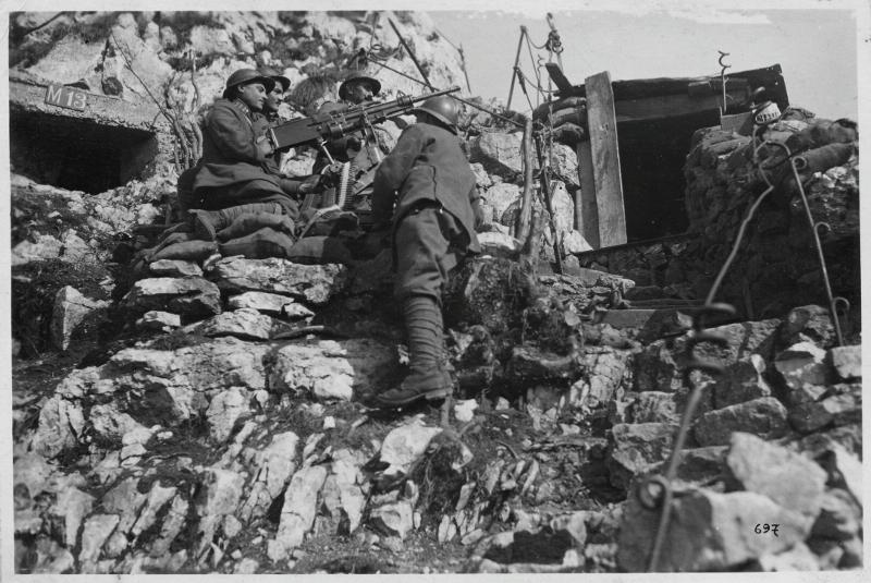 Monte Coviojo - mitragliatrici - 1918 (positivo) di Marzocchi, Luigi (primo quarto XX)