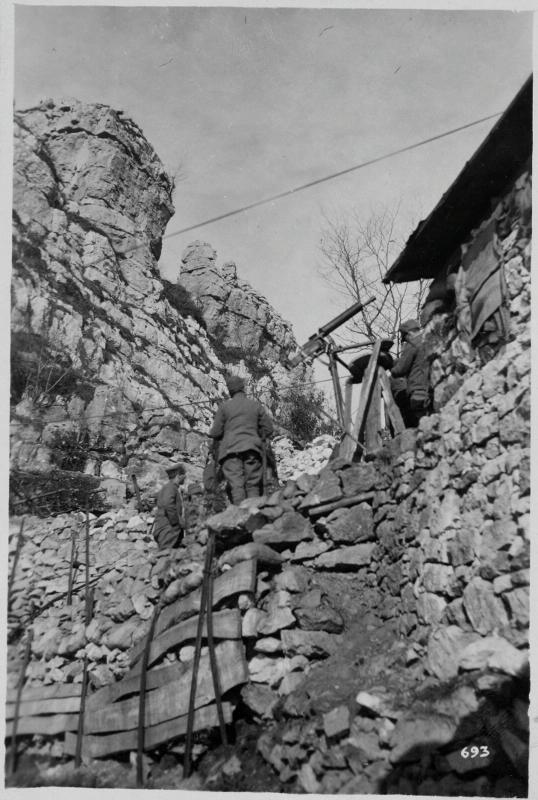 Monte Cimone - postazioni - mitragliatrici - 1918 (positivo) di Marzocchi, Luigi (primo quarto XX)