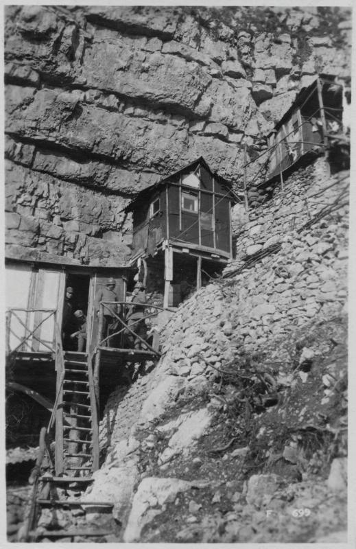 Monte Coviojo - Monte Cimone - alpini - baracchette (positivo) di Marzocchi, Luigi (primo quarto XX)