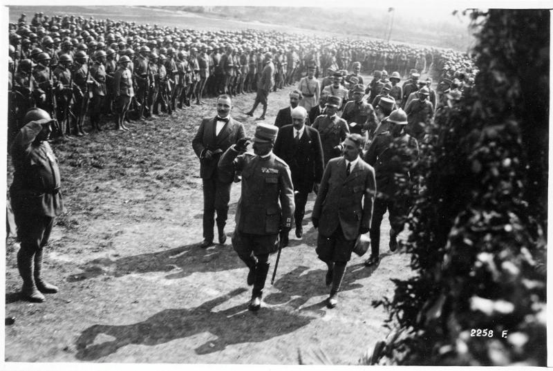 Veneto - Bassano - onorificenze - 6° Armata - doni - rappresentanti - civili - Brescia - rivista - 1918 (positivo) di Marzocchi, Luigi (primo quarto XX)