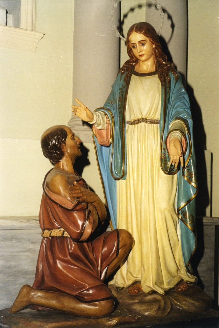 Madonna Immacolata con penitente (gruppo scultoreo) di Siculella Pasquale (prima metà sec. XX)