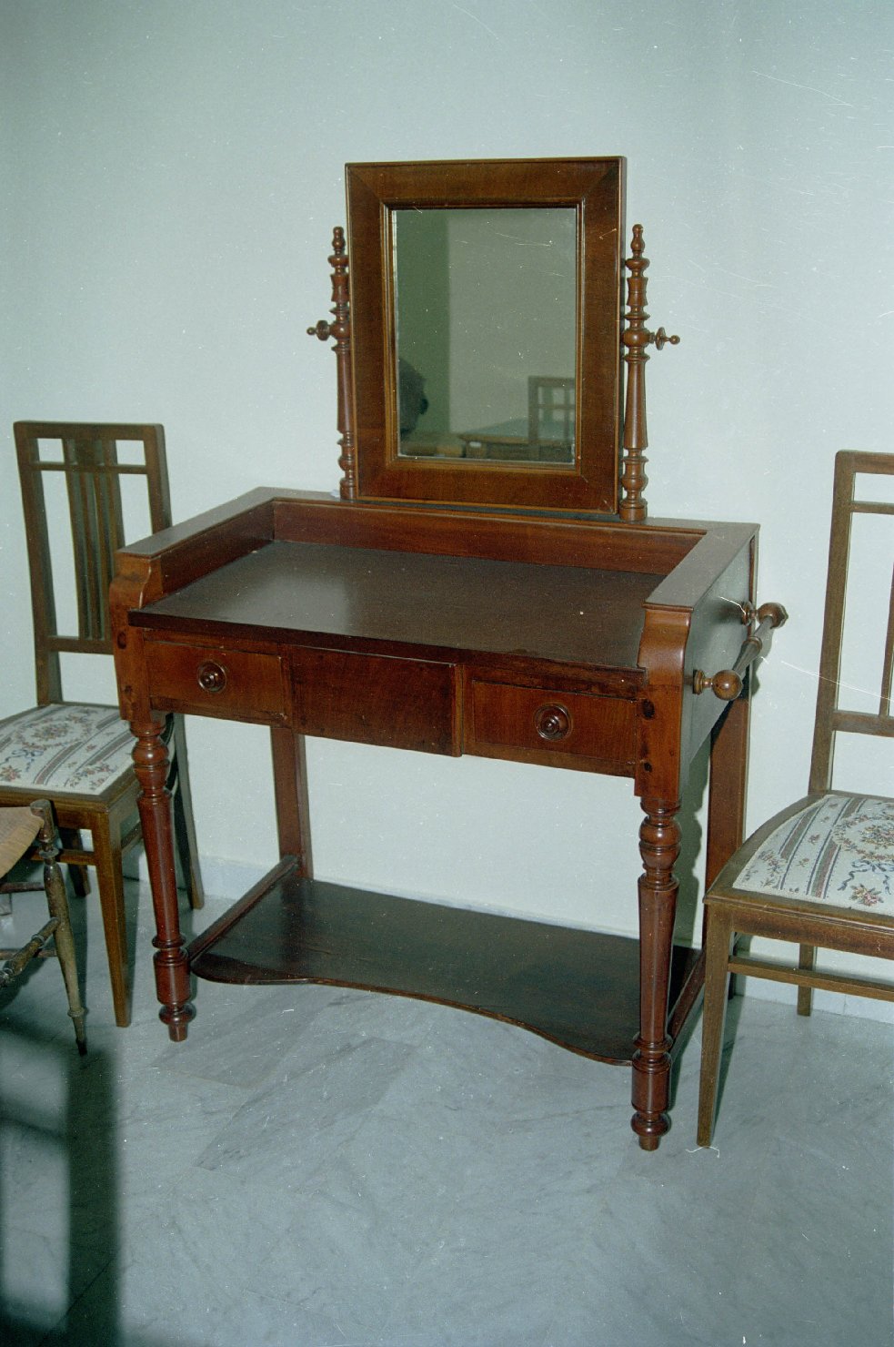 tavolino da toeletta di Clemente (F.lli) (attribuito) (fine/ inizio secc. XIX/ XX)