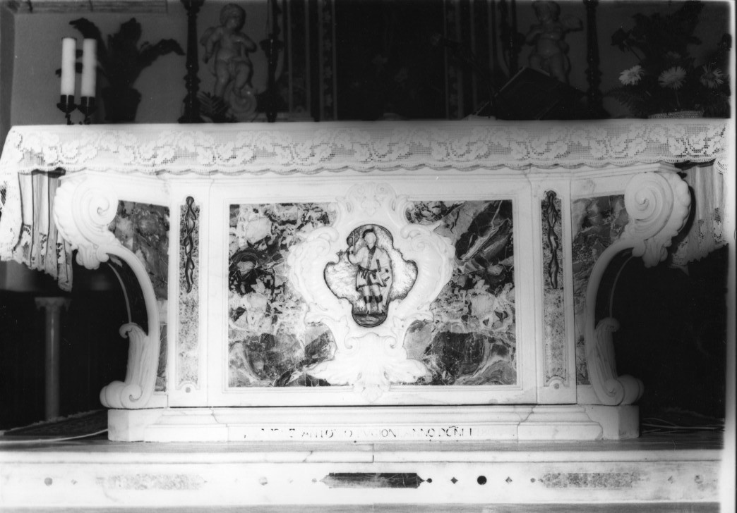 mensa d'altare - bottega ligure (sec. XVIII)