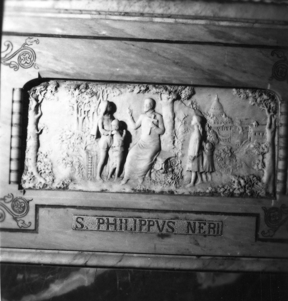 San Filippo Neri (rilievo) di Sartorio Giuseppe (secc. XIX/ XX)