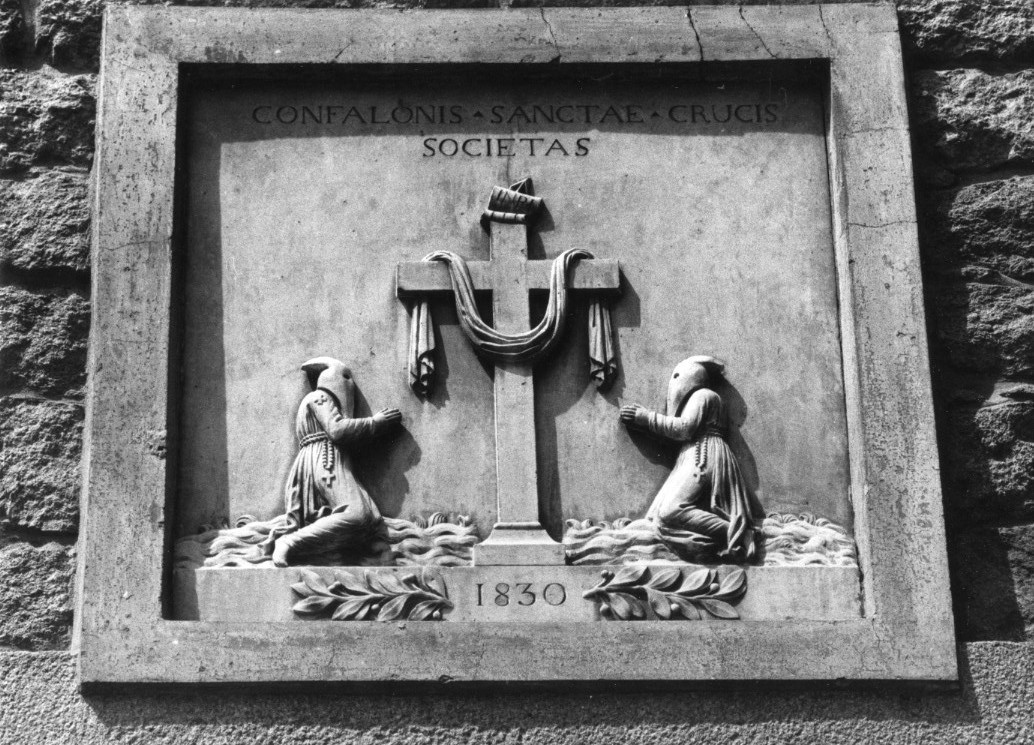 due membri della Confraternita di S. Croce (rilievo) - ambito sardo (prima metà sec. XIX)